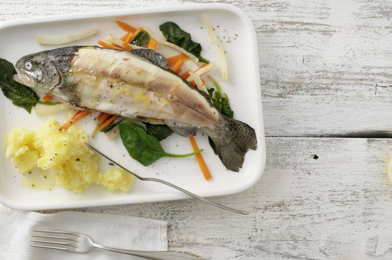 Truite sur lit de légumes et sauce au safran
