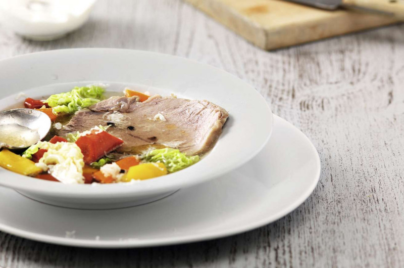 Bouilli de veau avec légumes et séré au raifort