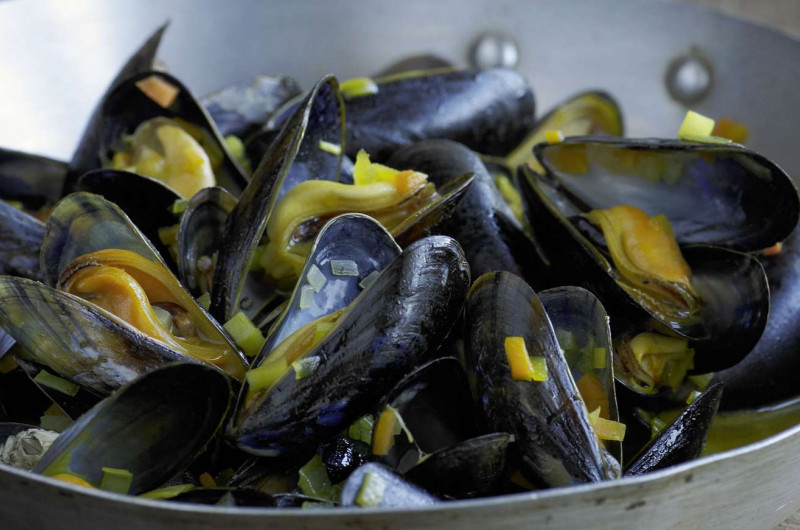 Moules au vin blanc et aux légumes