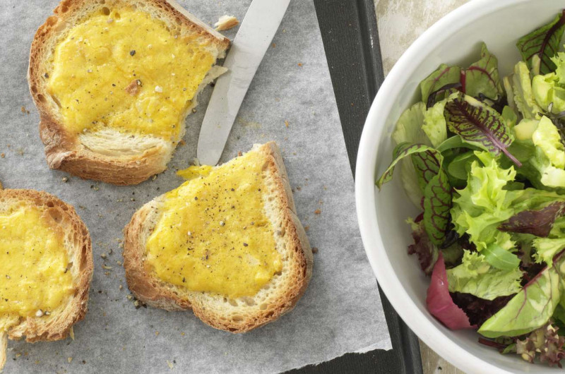 Salade à tondre avec croûte à l’ail