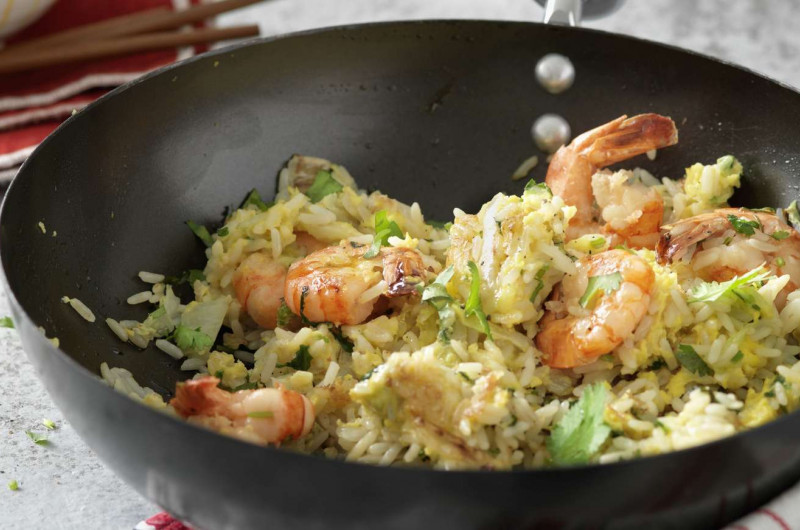 Riz sauté au chou chinois et aux crevettes