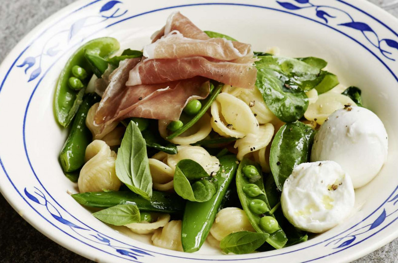 Orecchiette avec légumes printaniers et culatello