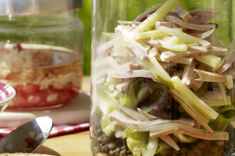 Salade de cervelas et de fromage aux lentilles