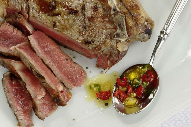 Bifteck à la florentine avec huile pimentée