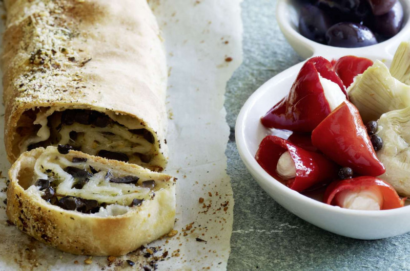 Roulé à la mozzarella et aux olives