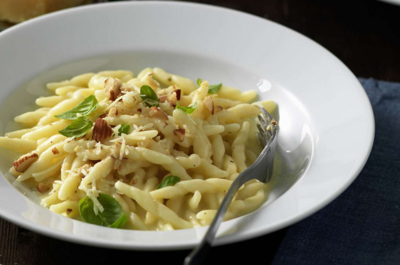 Trofie avec sauce au citron vert, amandes et basilic
