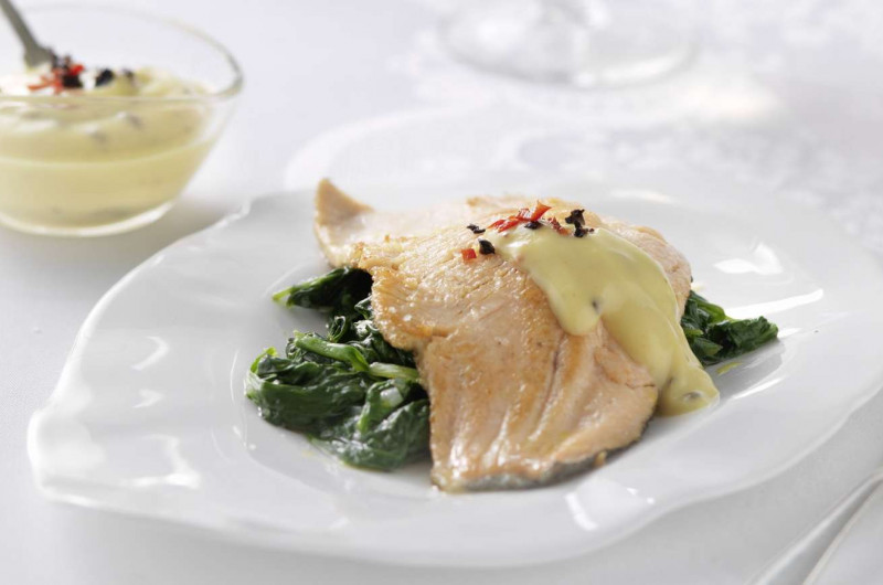 Filet d’omble chevalier avec hollandaise à l’huile d’olive