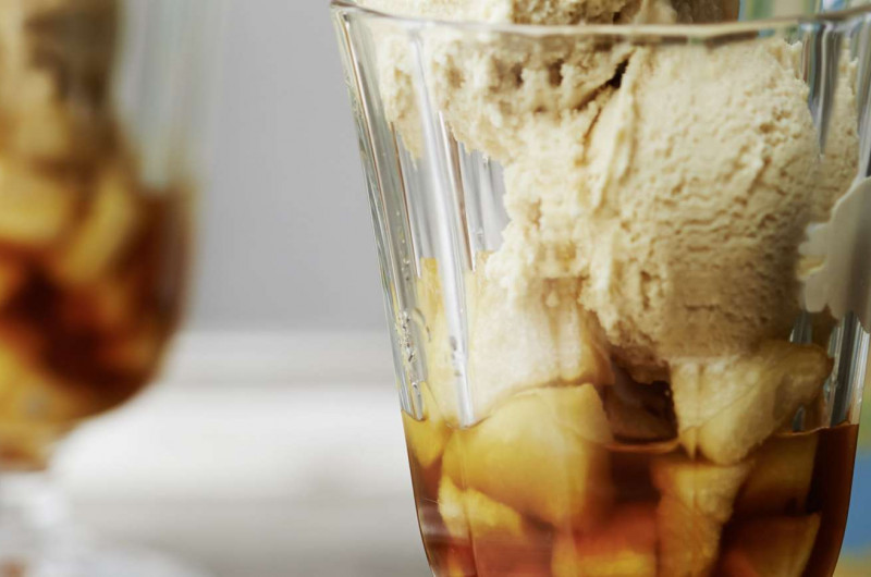 Glace caramel avec poires