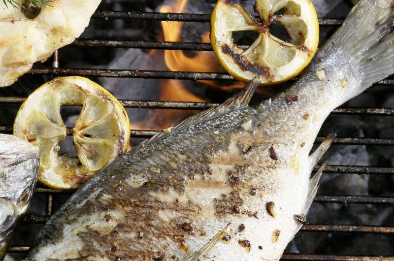 Dorade avec pain grillé aux câpres