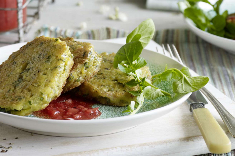 Galettes de pois chiches à la menthe avec vinaigrette aux fraises