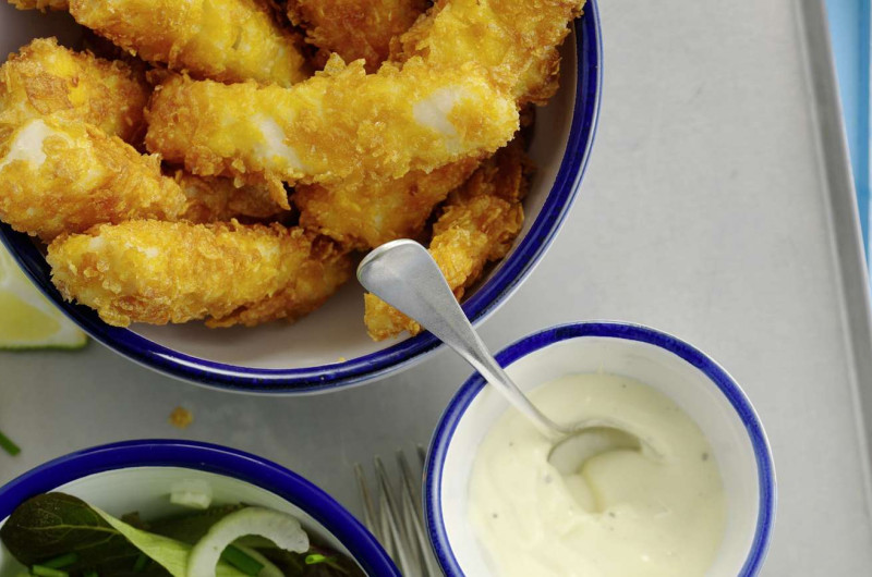 Bâtonnets de poisson maison avec mayonnaise au citron vert