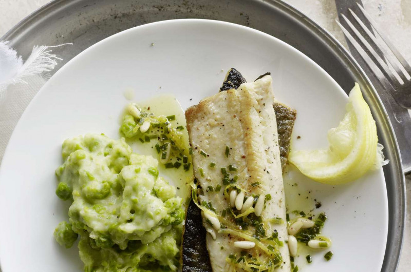 Filet de truite poêlés sur purée de petits pois