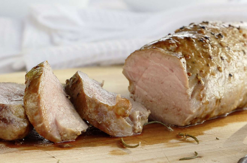 Filet mignon de porc au miel avec vinaigrette à la menthe