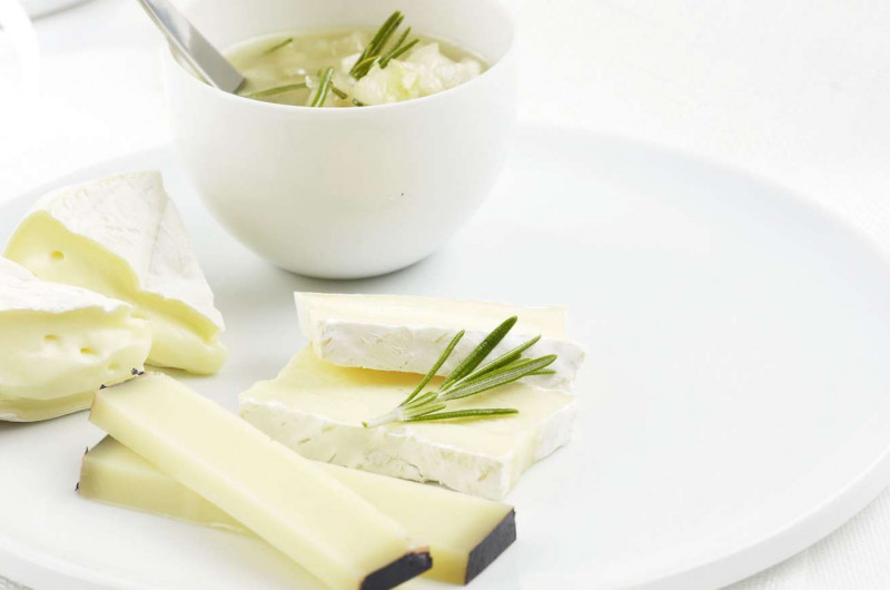 Fromage avec miel au romarin et poire