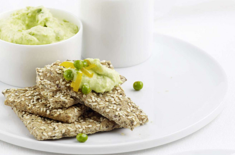 Mousse de petits pois sur pain croustillant