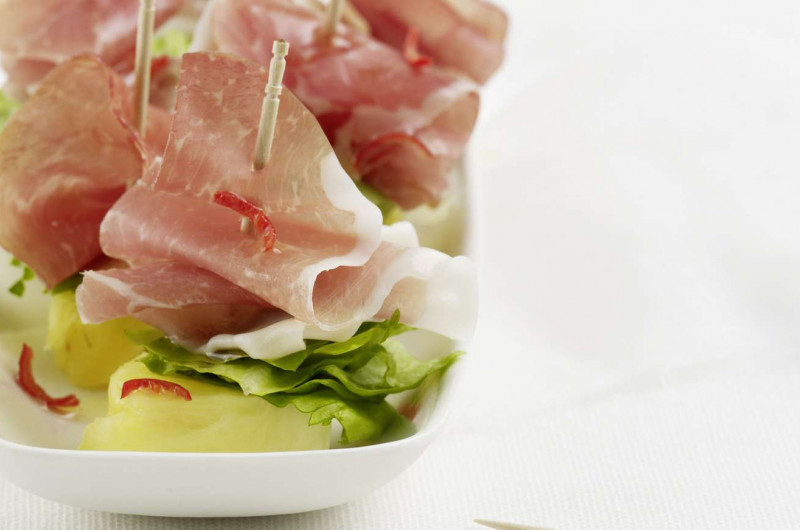Brochettes d’ananas et jambon de Parme