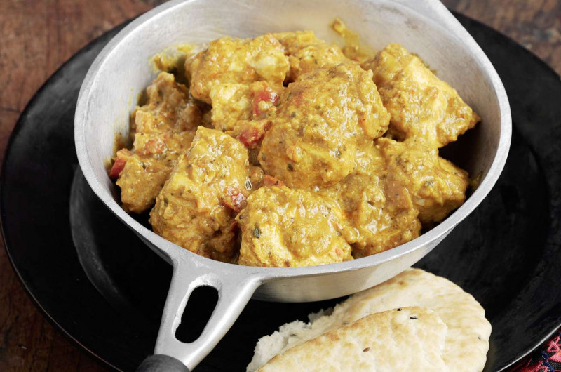 Poulet tikka masala avec naan et raïta