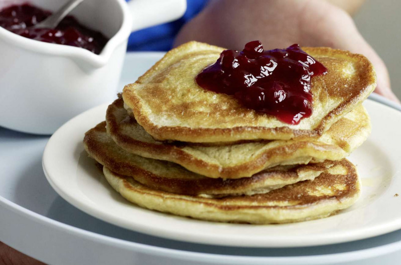 Pancakes aux marrons et aux airelles rouges