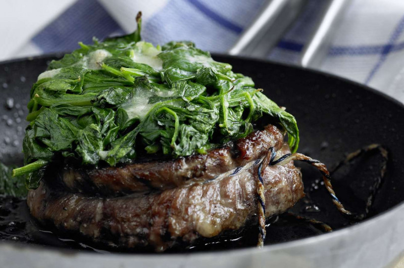 Entrecôte parisienne avec coiffe d’épinards