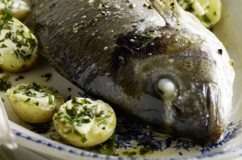 Dorade avec pommes de terre nouvelles au fromage frais