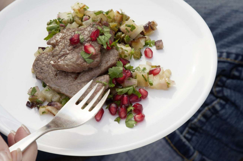 Escalope d’autruche sur légumes et manioc