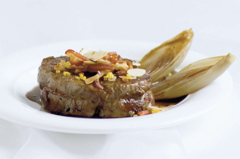 Médaillons de filet de bœuf et sauce au chocolat et au xérès