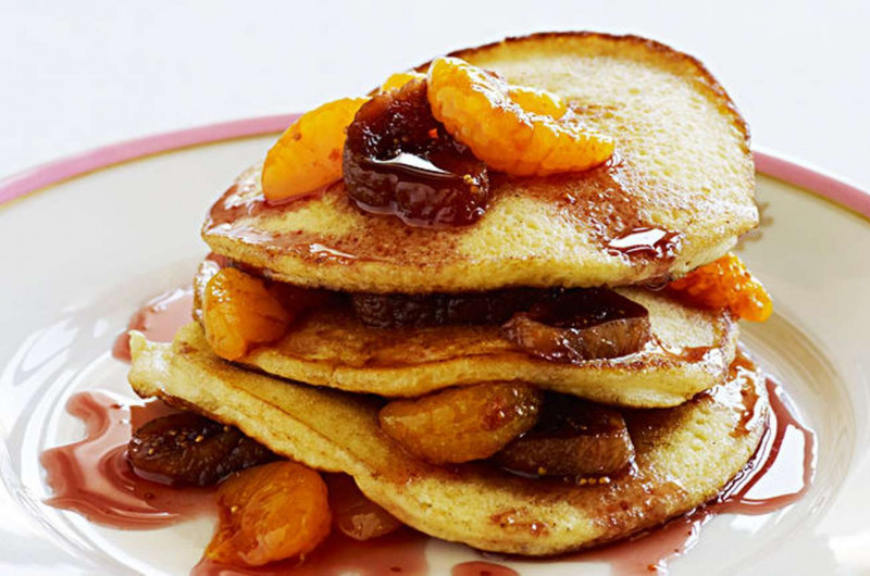 Pancakes aux figues macérées au sirop d’hibiscus et de mauve