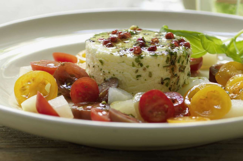 Flan au colrave avec salade de tomates
