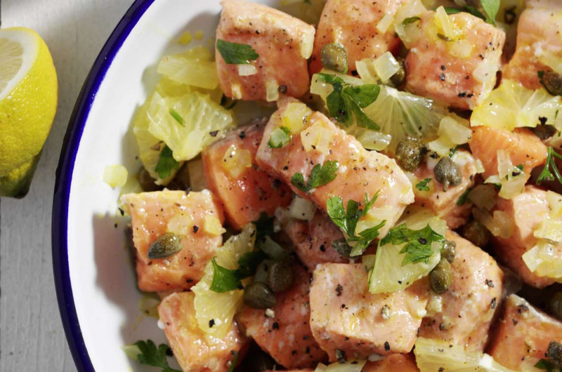 Dés de filet de saumon aux câpres