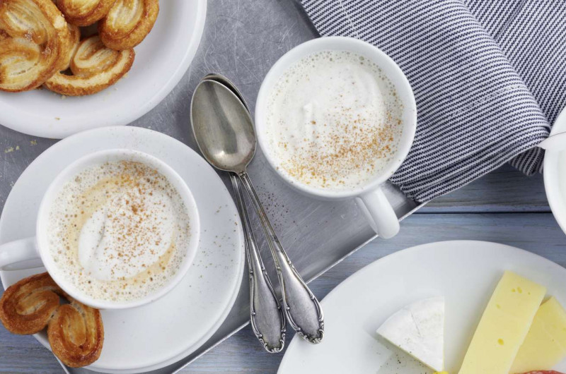 Café avec crème à la cannelle
