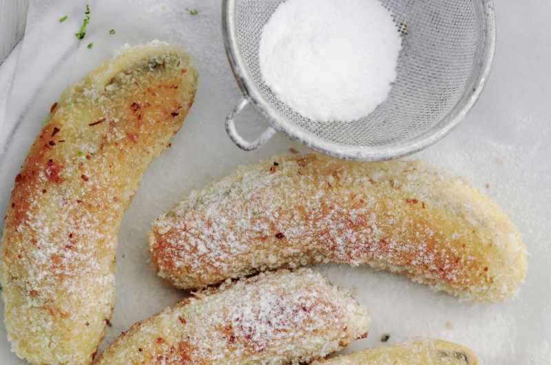 Bananes baby poêlées avec mousse à la noix de coco