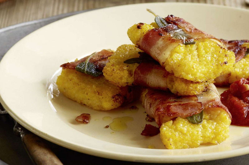 Polenta rôtie avec sauge et lard