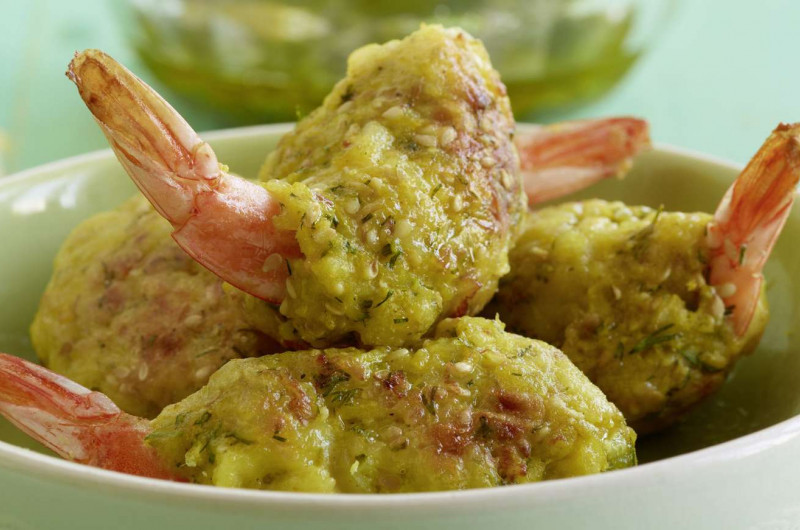Crevettes en manteau de poisson avec vinaigrette aux herbes