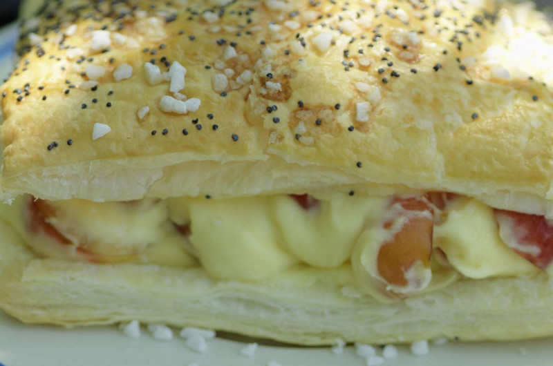 Feuilleté à la crème aux cerises