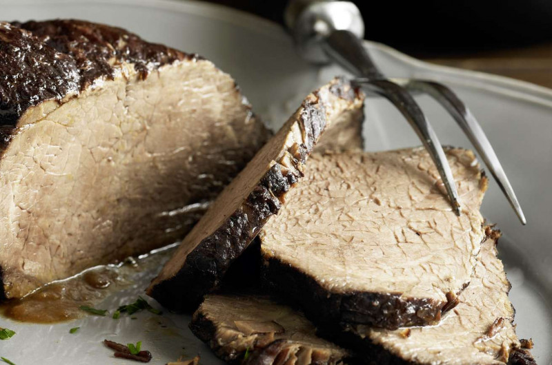 Rôti de bœuf braisé à la sauce aux légumes