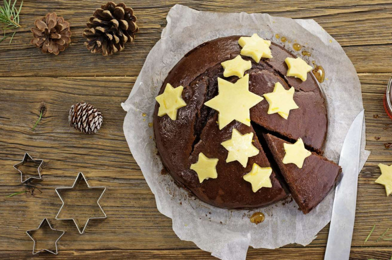 Gâteau au pain d'épice avec beurre à l'orange