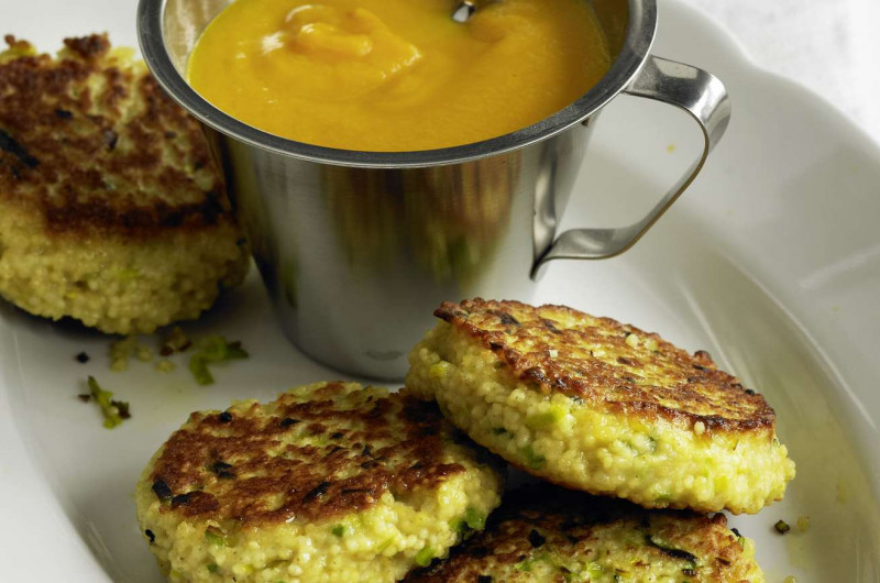 Galettes de millet et sauce aux carottes