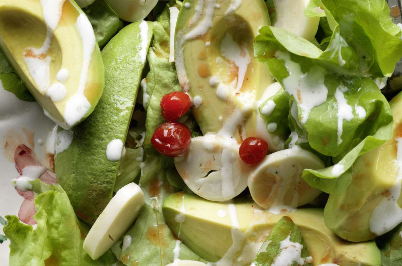 Salade d’avocat avec cœurs de palmier