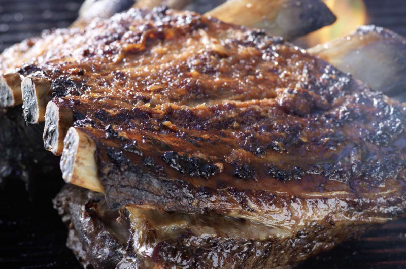Côtes plates de bœuf grillées