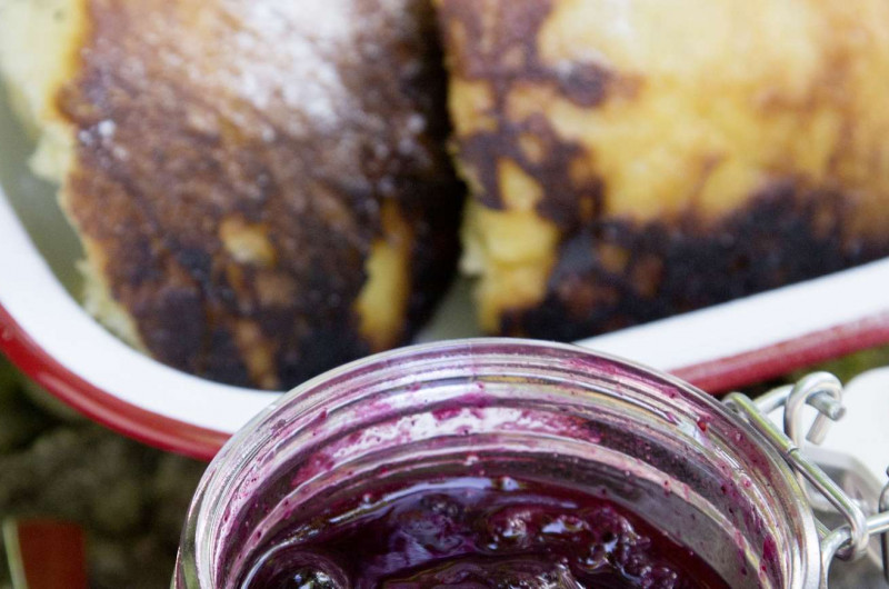 Pain soufflé aux myrtilles au feu de bois