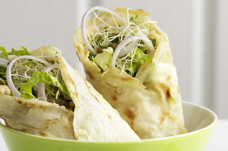 Wraps à l’avocat et aux pousses