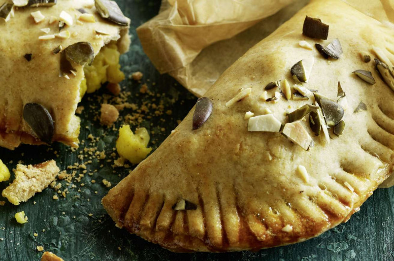 Chaussons au chou-fleur et au curry