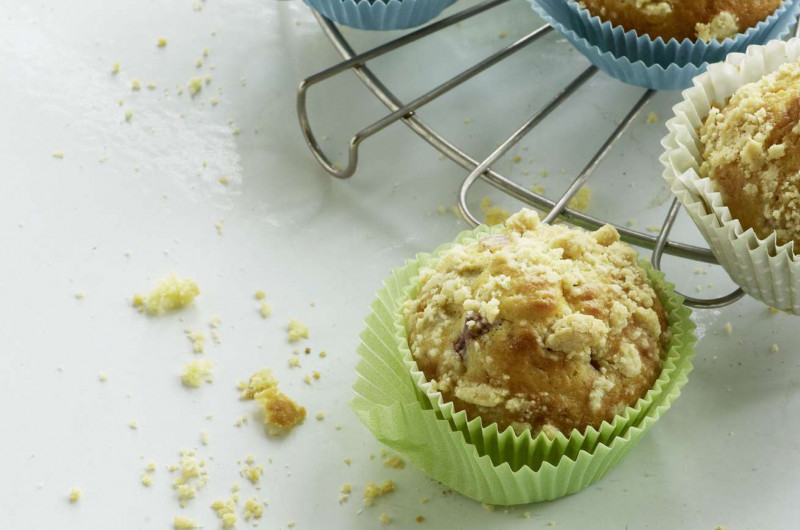 Muffins à la rhubarbe avec streusel
