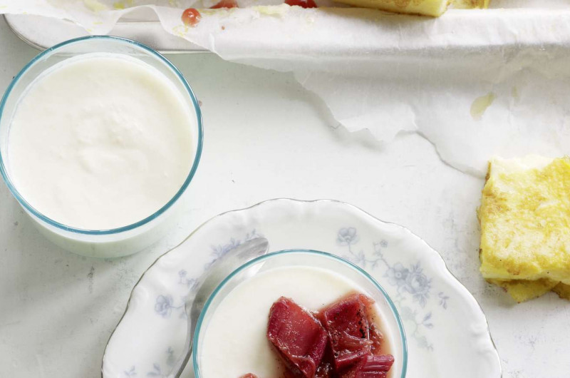 Flan au sureau et compote de rhubarbe