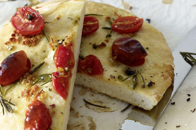 Focaccia aux tomates olivettes