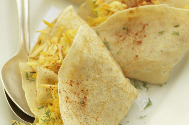 Crêpes épicées fourrées au céleri et aux carottes