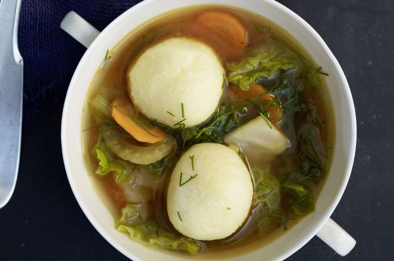 Minestrone avec quenelles au gruyère
