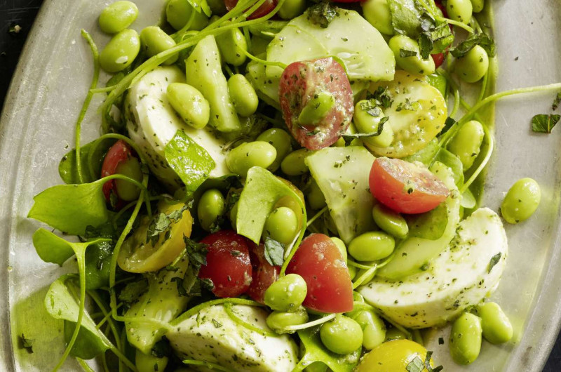 Salade d'edamame et de mozzarella avec vinaigrette à la menthe