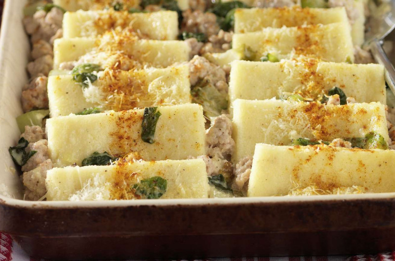 Carrés de semoule gratinés à la viande hachée