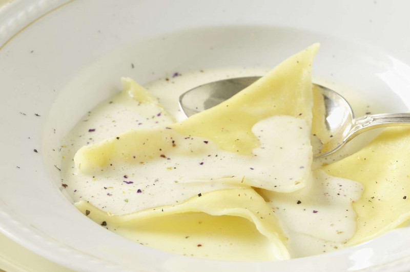 Triangoli avec sauce mousseuse au champagne